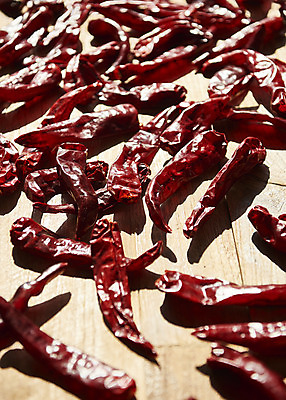 포토 JPG 식재료 재료 사람없음 여러개 말린고추 양념재료 나무배경 국내포토 다수 백그라운드 고추 파일형식