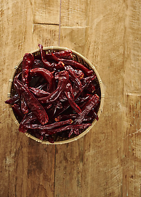 포토 JPG 식재료 재료 사람없음 하이앵글 여러개 나무쟁반 말린고추 양념재료 플랫레이 나무배경 국내포토 뷰포인트 다수 백그라운드 고추 쟁반 목재 플랫 파일형식