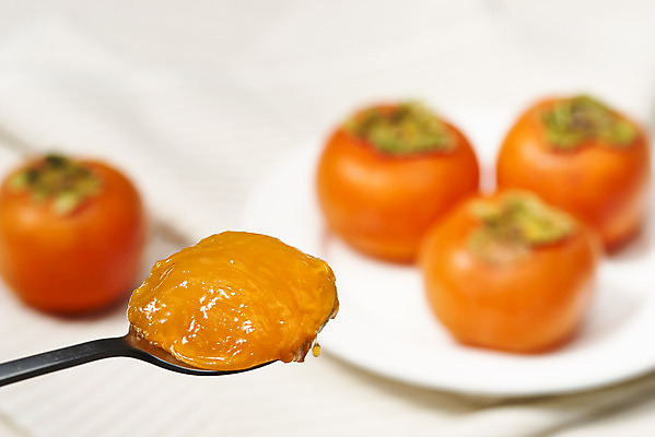 포토 JPG 스튜디오촬영 접시 자연 실내 누끼 사람없음 아웃포커스 농작물 숟가락 여러개 식탁보 가을 신선 달콤 오브젝트 유기농 비타민 홍시 베이지색배경 슈퍼푸드 국내포토 식기 웰빙 계절 다수 백그라운드 농업 촬영기법 수저 감 내부 맛 생태계 건강식품 베이지색 영양소 파일형식