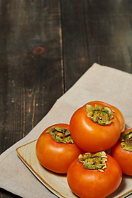 포토 JPG 스튜디오촬영 자연 실내 누끼 사람없음 농작물 쌓기 여러개 식탁보 가을 신선 달콤 오브젝트 유기농 비타민 홍시 슈퍼푸드 나무배경 국내포토 웰빙 계절 다수 백그라운드 농업 모션 감 내부 맛 생태계 건강식품 영양소 파일형식