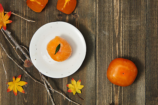 포토 JPG 스튜디오촬영 접시 단풍 낙엽 자연 단면 실내 누끼 사람없음 농작물 하이앵글 여러개 가을 나뭇가지 신선 달콤 오브젝트 유기농 비타민 홍시 플랫레이 슈퍼푸드 아이스홍시 나무배경 얼림 국내포토 나무 식기 웰빙 계절 뷰포인트 다수 백그라운드 컨셉 잎 농업 감 내부 플랫 맛 생태계 건강식품 영양소 파일형식 홍시_감