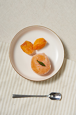 포토 JPG 스튜디오촬영 접시 자연 실내 누끼 사람없음 농작물 하이앵글 숟가락 식탁보 가을 신선 세개 달콤 오브젝트 유기농 비타민 홍시 플랫레이 슈퍼푸드 아이스홍시 국내포토 식기 웰빙 계절 뷰포인트 농업 수저 3 감 내부 플랫 맛 생태계 건강식품 영양소 파일형식 홍시_감