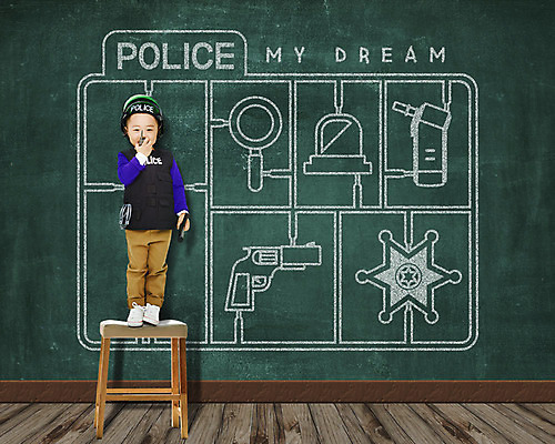 전신 PSD 편집이미지 어린이교육 교육 남자 어린이 돋보기 한명 소년 앞모습 칠판 꿈 총 한국인 경찰 헬멧 장래희망 무전기 소년한명만 이미지편집 직업 1 무기 뷰포인트 무선통신 사람 동양인 보호장비 남자한명만 소년만 파일형식