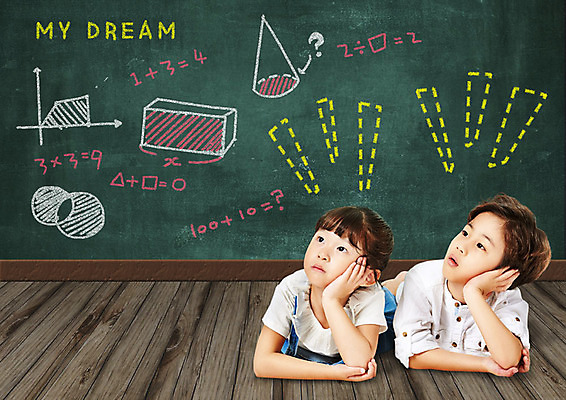 PSD 편집이미지 여자 어린이교육 교육 남자 어린이 엎드리기 소녀 소년 상반신 두명 앞모습 칠판 꿈 한국인 수학 장래희망 수학교육 수학공식 수학자 어린이만 이미지편집 직업 뷰포인트 교과목 모션 사람 동양인 공식 파일형식