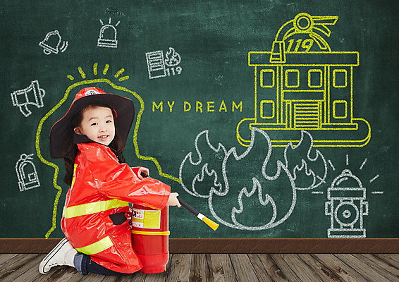 전신 PSD 편집이미지 여자 어린이교육 교육 어린이 불 한명 소녀 옆모습 칠판 꿈 한국인 소방관 장래희망 소화기 화재진압 소녀한명만 소방교육 이미지편집 자연요소 1 뷰포인트 사람 동양인 안전장비 구조원 소방 화재 진압 여자한명만 소녀만 파일형식