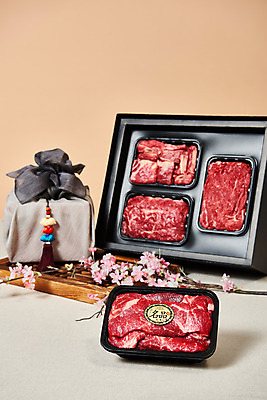 포토 JPG 스튜디오촬영 명절 실내 생고기 육류 누끼 사람없음 소고기 보따리 갈비 불고기 선물세트 꽃가지 나무도마 등심 소갈비 소불고기 채끝살 베이지색배경 명절선물 국내포토 전통 기념일 꽃 한식 백그라운드 식재료 도마 선물 내부 목재 나뭇가지 베이지색 파일형식