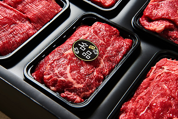 포토 JPG 스튜디오촬영 명절 실내 생고기 육류 누끼 근접촬영 사람없음 소고기 선물세트 등심 명품 소불고기 채끝살 명절선물 양지 국내포토 전통 기념일 뷰포인트 식재료 선물 내부 상품 불고기 파일형식