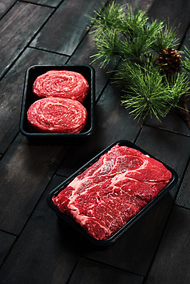 포토 JPG 스튜디오촬영 명절 실내 생고기 육류 누끼 사람없음 소고기 솔방울 솔잎 불고기 선물세트 소불고기 국거리 명절선물 양지 나무배경 국내포토 전통 기념일 한식 백그라운드 잎 식재료 선물 내부 파일형식