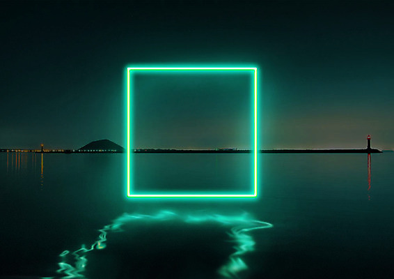 PSD 편집이미지 바다 백그라운드 야경 등대 사람없음 초록색 빛 판타지 네온 성산항 카피스페이스 네온아트 이미지편집 컬러 상상 항구 공백 야간 성산읍 파일형식 풍경_경치