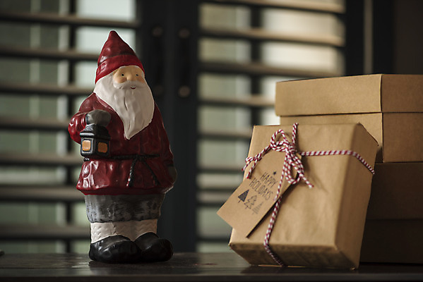 포토 JPG 크리스마스 겨울 크리스마스용품 휴식 실내 사람없음 선물상자 산타클로스 오브젝트 설레임 국내포토 계절 기념일 감정 컨셉 선물 내부 상자 용품 파일형식