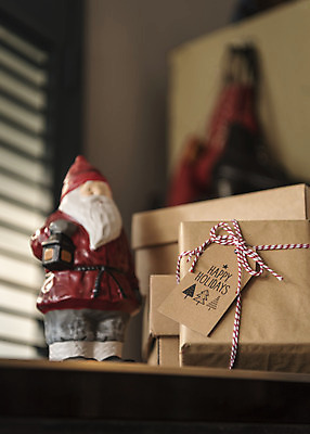 포토 JPG 크리스마스 겨울 크리스마스용품 휴식 실내 사람없음 선물상자 산타클로스 오브젝트 설레임 국내포토 계절 기념일 감정 컨셉 선물 내부 상자 용품 파일형식