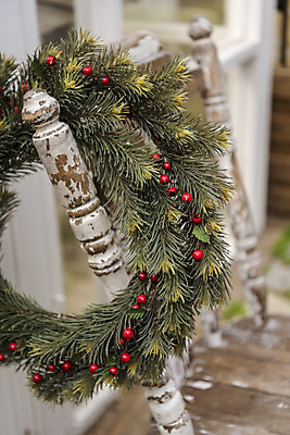 포토 JPG 주간 식물 열매 꽃 화분 크리스마스 겨울 의자 탁자 크리스마스용품 휴식 사람없음 야외 아웃포커스 오브젝트 설레임 크리스마스리스 국내포토 자연요소 계절 기념일 감정 가구 컨셉 촬영기법 화환 용품 파일형식