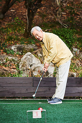 포토 JPG 주간 전신 할아버지 노년 남자 스포츠 레저 건강 한명 서기 경기 취미 야외 옆모습 실버라이프 운동 경기장 한국인 70대 게이트볼 게이트볼장 노인남자한명만 게이트볼스틱 국내포토 자연요소 1 라이프스타일 뷰포인트 스포츠시설 모션 사람 동양인 성인 구기 남자한명만 노인남자만 파일형식