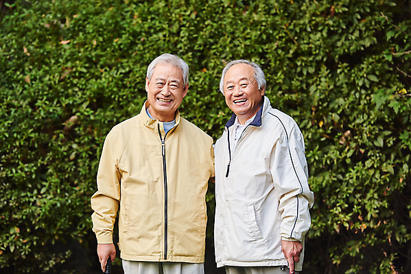 포토 JPG 주간 할아버지 노년 남자 스포츠 레저 건강 서기 미소 경기 상반신 취미 야외 두명 앞모습 친구 실버라이프 운동 경기장 우정 70대 게이트볼 게이트볼장 노인남자만 국내포토 자연요소 라이프스타일 뷰포인트 스포츠시설 관계 모션 표정 사람 성인 구기 남자만 노인만 파일형식