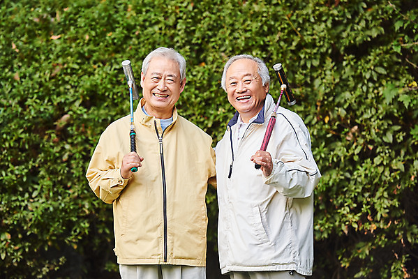 포토 JPG 주간 할아버지 노년 남자 스포츠 레저 건강 서기 미소 경기 상반신 취미 야외 두명 앞모습 친구 실버라이프 운동 경기장 우정 70대 게이트볼 게이트볼장 노인남자만 게이트볼스틱 국내포토 자연요소 라이프스타일 뷰포인트 스포츠시설 관계 모션 표정 사람 성인 구기 남자만 노인만 파일형식