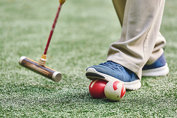 포토 JPG 주간 할아버지 노년 남자 스포츠 공 레저 건강 한명 서기 경기 취미 야외 실버라이프 운동 경기장 한국인 하반신 70대 밟기 게이트볼 게이트볼장 노인남자한명만 게이트볼스틱 국내포토 자연요소 1 라이프스타일 스포츠시설 모션 사람 동양인 성인 구기 남자한명만 노인남자만 파일형식