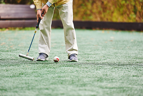 포토 JPG 주간 할아버지 노년 남자 스포츠 공 레저 건강 한명 서기 경기 취미 야외 앞모습 실버라이프 운동 경기장 한국인 하반신 70대 게이트볼 게이트볼장 노인남자한명만 게이트볼스틱 국내포토 자연요소 1 라이프스타일 뷰포인트 스포츠시설 모션 사람 동양인 성인 구기 남자한명만 노인남자만 파일형식