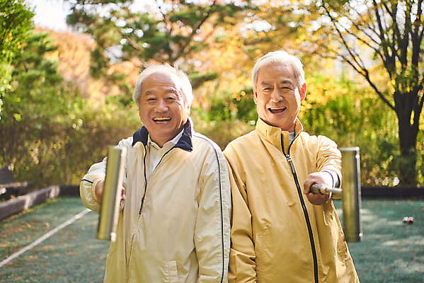 포토 JPG 주간 할아버지 노년 남자 스포츠 레저 건강 서기 미소 들기 상반신 취미 야외 두명 앞모습 친구 실버라이프 운동 경기장 우정 70대 게이트볼 게이트볼장 노인남자만 게이트볼스틱 국내포토 자연요소 라이프스타일 뷰포인트 스포츠시설 관계 모션 표정 사람 성인 구기 남자만 노인만 파일형식