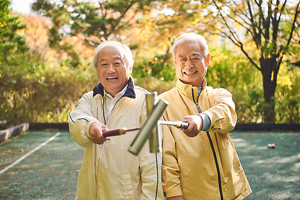 포토 JPG 주간 할아버지 노년 남자 스포츠 레저 건강 서기 미소 상반신 취미 야외 두명 앞모습 친구 실버라이프 운동 경기장 우정 70대 게이트볼 게이트볼장 노인남자만 게이트볼스틱 국내포토 자연요소 라이프스타일 뷰포인트 스포츠시설 관계 모션 표정 사람 성인 구기 남자만 노인만 파일형식