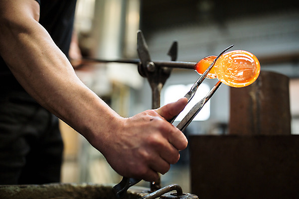포토 JPG 서양인 외국인 손 남자 예술 유리 실내 한명 서기 사람 20대 성인 공예 파이프 체코 잭 유리공예 성인남자한명만 성인만 국내포토 1 유럽 모션 재질 인종 청년 취미 내부 신체부위 남자한명만 성인남자만 파일형식