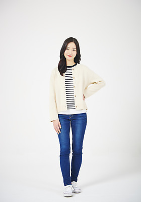 포토 JPG 스튜디오촬영 전신 여자 대학생 허리손 실내 한명 서기 미소 누끼 20대 성인 앞모습 캐주얼 청춘 한국인 흰배경 신입생 여대생 성인여자한명만 국내포토 1 학생 옷 뷰포인트 포즈 백그라운드 컨셉 모션 표정 사람 동양인 청년 내부 흰색 여자한명만 성인여자만 파일형식