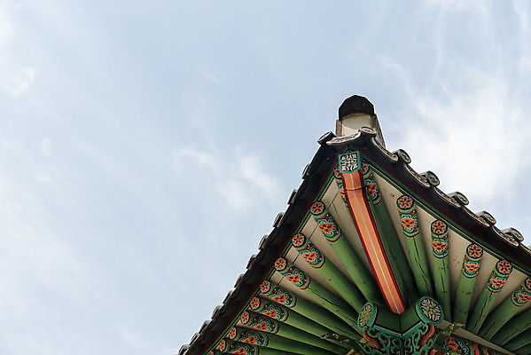 포토 JPG 주간 구름 한국전통 로우앵글 여행 유적지 하늘 단청문양 기와 풍경 사람없음 야외 관광지 봄 세계문화유산 문화재 역사 한국사 조선시대 단청 기와지붕 정자각 조선왕릉 헌인릉 순원왕후 순조 국내포토 자연요소 전통 문양 계절 뷰포인트 고건축 지붕 한국 왕 왕릉 파일형식 왕후