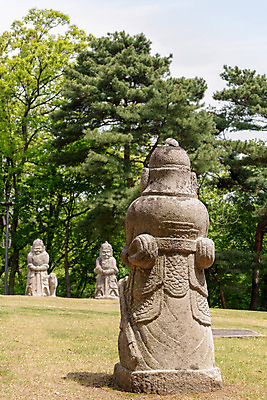 포토 JPG 주간 나무 한국전통 여행 유적지 풍경 사람없음 야외 관광지 조각상 봄 세계문화유산 문화재 역사 한국사 조선시대 조선왕릉 헌인릉 이방원 봉분 혼유석 망주석 문무석 석마 원경왕후 장명등 국내포토 자연요소 식물 전통 계절 고건축 전등 한국 조형물 무덤 왕 왕릉 파일형식 왕후