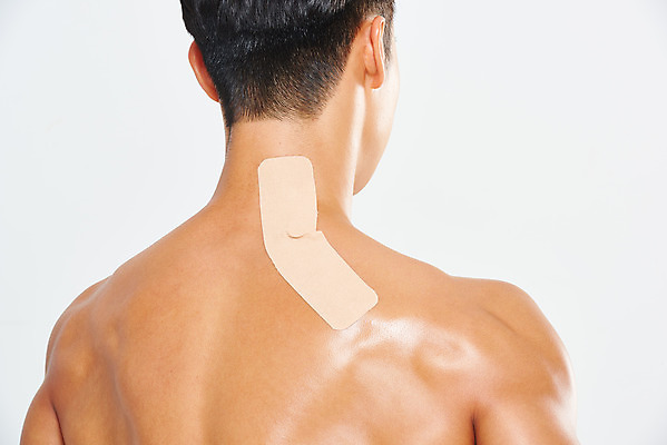 포토 JPG 스튜디오촬영 남자 다이어트 근육 실내 건강 한명 누끼 상반신 20대 성인 뒷모습 치료 헬스 손상 고통 한국인 질병 웨이트트레이닝 보디빌딩 보디빌더 흰배경 트레이너 목 목통증 바디케어 복근 테이핑 성인남자한명만 국내포토 1 감정 뷰포인트 백그라운드 컨셉 의학 사람 동양인 청년 내부 신체부위 운동 흰색 남자한명만 성인남자만 파일형식