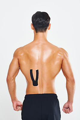 포토 JPG 스튜디오촬영 남자 다이어트 근육 실내 건강 한명 누끼 상반신 20대 성인 뒷모습 치료 헬스 손상 고통 한국인 질병 웨이트트레이닝 보디빌딩 보디빌더 허리 흰배경 트레이너 바디케어 복근 테이핑 허리통증 성인남자한명만 국내포토 1 감정 뷰포인트 백그라운드 컨셉 의학 사람 동양인 청년 내부 신체부위 운동 흰색 남자한명만 성인남자만 파일형식