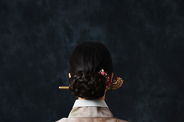 포토 JPG 스튜디오촬영 여자 명절 예술 검은배경 실내 한명 서기 누끼 상반신 20대 성인 뒷모습 추석 한국인 춤 전통의상 한복 전통무용 비녀 한국무용 성인여자한명만 국내포토 1 한국전통 전통 기념일 뷰포인트 백그라운드 모션 문화예술 전통소품 사람 동양인 청년 내부 검은색 여자한명만 성인여자만 파일형식 헤어액세사리