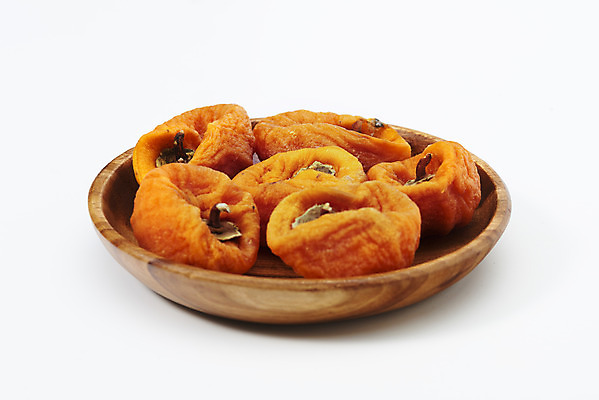 포토 JPG 스튜디오촬영 과일 자연 실내 누끼 사람없음 농작물 여러개 신선 오브젝트 흰배경 유기농 비타민 곶감 나무접시 슈퍼푸드 국내포토 접시 웰빙 다수 백그라운드 농업 감 내부 흰색 생태계 건강식품 건과일 영양소 파일형식