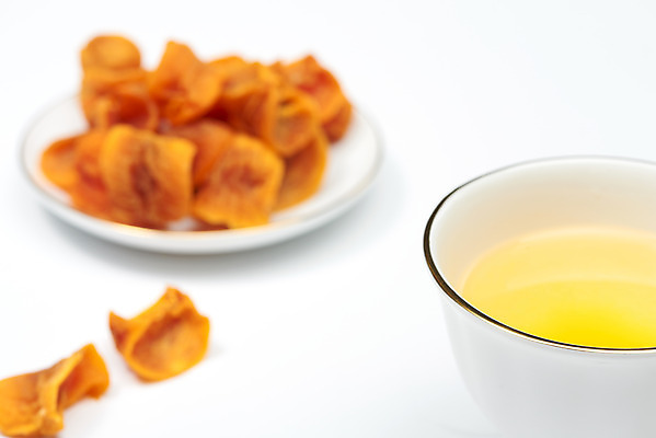 포토 JPG 스튜디오촬영 접시 과일 자연 티타임 실내 누끼 사람없음 아웃포커스 농작물 여러개 신선 차 찻잔 오브젝트 흰배경 유기농 비타민 곶감 슈퍼푸드 감말랭이 국내포토 식기 웰빙 음료 다수 백그라운드 농업 휴식 잔 촬영기법 감 내부 흰색 생태계 건강식품 건과일 영양소 파일형식