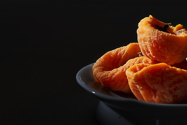 포토 JPG 스튜디오촬영 과일 자연 검은배경 실내 누끼 근접촬영 사람없음 농작물 쌓기 여러개 신선 오브젝트 유기농 비타민 곶감 슈퍼푸드 국내포토 웰빙 뷰포인트 다수 백그라운드 농업 모션 감 내부 검은색 생태계 건강식품 건과일 영양소 파일형식