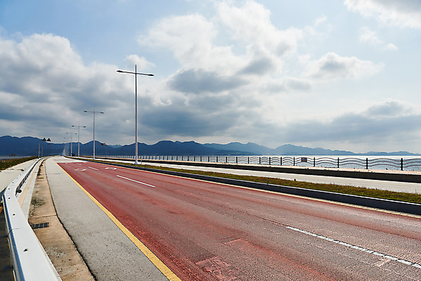 포토 JPG 주간 구름 도로 바다 하늘 풍경 사람없음 야외 관광지 가을 군산 부안 새만금방조제 국내포토 자연요소 계절 길 여행 교통시설 전라북도 방조제 파일형식