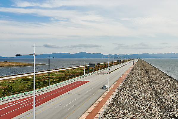 포토 JPG 주간 구름 도로 바다 자동차 하늘 풍경 사람없음 야외 관광지 가을 군산 부안 새만금방조제 국내포토 자연요소 계절 길 육상교통 여행 교통시설 전라북도 방조제 파일형식