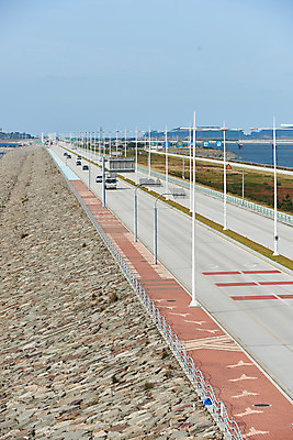 포토 JPG 주간 도로 바다 자동차 하늘 풍경 사람없음 야외 관광지 가을 군산 부안 새만금방조제 국내포토 자연요소 계절 길 육상교통 여행 교통시설 전라북도 방조제 파일형식