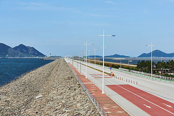 포토 JPG 주간 도로 바다 하늘 풍경 사람없음 야외 관광지 가을 군산 부안 새만금방조제 국내포토 자연요소 계절 길 여행 교통시설 전라북도 방조제 파일형식