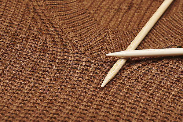 포토 JPG 스튜디오촬영 옷 겨울 패턴 재질 실내 따뜻함 사람없음 갈색 직물 뜨개질 오브젝트 니트 질감 코바늘 국내포토 계절 컬러 상의 무늬 취미 내부 파일형식