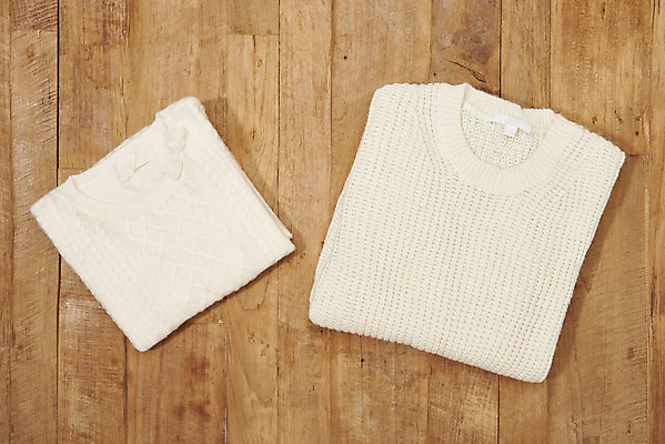 포토 JPG 스튜디오촬영 옷 겨울 재질 실내 따뜻함 사람없음 하이앵글 두개 직물 오브젝트 니트 질감 플랫레이 나무배경 국내포토 계절 뷰포인트 백그라운드 상의 2 내부 플랫 파일형식