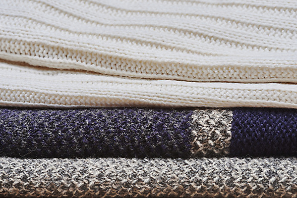 포토 JPG 스튜디오촬영 옷 겨울 재질 실내 따뜻함 사람없음 쌓기 여러개 직물 오브젝트 니트 질감 국내포토 계절 다수 상의 모션 내부 파일형식