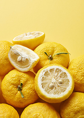 포토 JPG 스튜디오촬영 잎 과일 자연 단면 실내 누끼 근접촬영 사람없음 농작물 하이앵글 여러개 신선 오브젝트 유기농 비타민 노란배경 유자 플랫레이 슈퍼푸드 국내포토 식물 웰빙 뷰포인트 다수 백그라운드 농업 내부 노란색 플랫 생태계 건강식품 영양소 파일형식