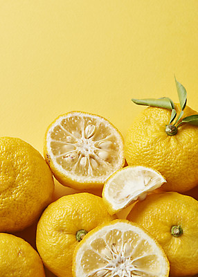 포토 JPG 스튜디오촬영 잎 과일 자연 단면 실내 누끼 근접촬영 사람없음 농작물 하이앵글 여러개 신선 오브젝트 유기농 비타민 노란배경 유자 플랫레이 슈퍼푸드 국내포토 식물 웰빙 뷰포인트 다수 백그라운드 농업 내부 노란색 플랫 생태계 건강식품 영양소 파일형식