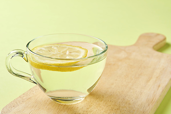 포토 JPG 스튜디오촬영 과일 자연 단면 티타임 실내 누끼 사람없음 농작물 한개 신선 오브젝트 유기농 비타민 나무도마 유자 유자차 슈퍼푸드 초록배경 과일차 국내포토 1 웰빙 백그라운드 농업 휴식 도마 내부 목재 초록색 차_음료 생태계 건강식품 영양소 파일형식