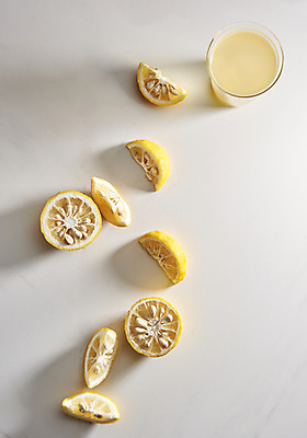 포토 JPG 스튜디오촬영 과일 자연 단면 잔 실내 누끼 사람없음 농작물 하이앵글 여러개 신선 오브젝트 흰배경 유기농 비타민 유자 유자차 플랫레이 슈퍼푸드 과일차 국내포토 식기 웰빙 뷰포인트 다수 백그라운드 농업 내부 차_음료 흰색 플랫 생태계 건강식품 영양소 파일형식