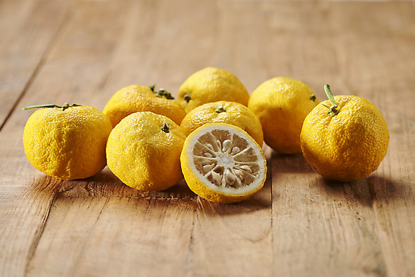 포토 JPG 스튜디오촬영 과일 자연 단면 실내 누끼 사람없음 농작물 여러개 신선 오브젝트 유기농 비타민 유자 슈퍼푸드 나무배경 국내포토 웰빙 다수 백그라운드 농업 내부 생태계 건강식품 영양소 파일형식