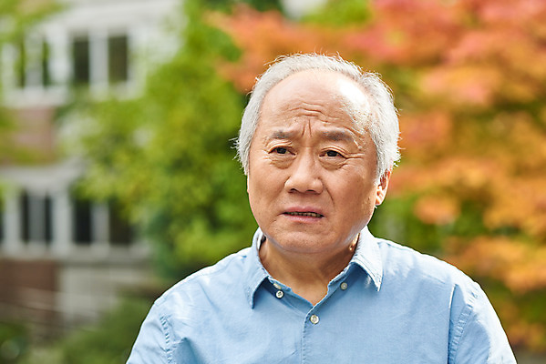 포토 JPG 주간 할아버지 노년 남자 아파트 건강 한명 서기 근접촬영 상반신 야외 앞모습 아웃포커스 한국인 질병 고민 70대 건망증 아파트단지 치매 노화 노인남자한명만 국내포토 자연요소 1 감정 뷰포인트 컨셉 의학 모션 주택 촬영기법 사람 동양인 성인 남자한명만 노인남자만 파일형식