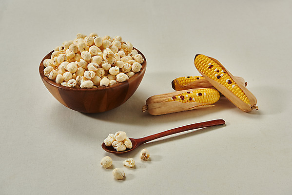 포토 JPG 스튜디오촬영 회색배경 디저트 실내 옥수수 누끼 사람없음 과자 여러개 추억 복고 나무숟가락 강냉이 나무그릇 뻥튀기 전통과자 생과자 국내포토 그릇 음식 다수 백그라운드 컨셉 곡류 내부 목재 숟가락 회색 파일형식