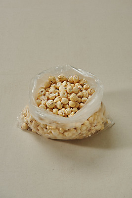 포토 JPG 스튜디오촬영 회색배경 디저트 실내 누끼 사람없음 과자 여러개 추억 복고 비닐 강냉이 뻥튀기 전통과자 생과자 국내포토 음식 다수 백그라운드 컨셉 재질 내부 회색 파일형식