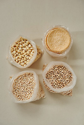 포토 JPG 스튜디오촬영 회색배경 디저트 실내 누끼 사람없음 하이앵글 과자 여러개 추억 복고 비닐 강냉이 뻥튀기 전통과자 플랫레이 생과자 쌀튀밥 국내포토 음식 뷰포인트 다수 백그라운드 컨셉 재질 내부 회색 플랫 파일형식