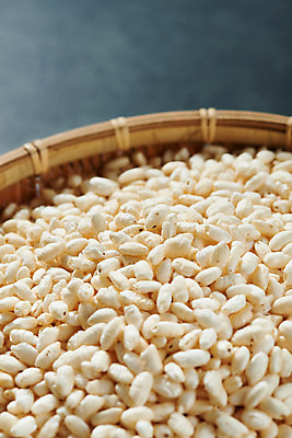 포토 JPG 스튜디오촬영 디저트 실내 누끼 근접촬영 사람없음 바구니 과자 여러개 추억 복고 전통과자 생과자 쌀튀밥 남색배경 국내포토 음식 뷰포인트 다수 백그라운드 컨셉 내부 남색 파일형식